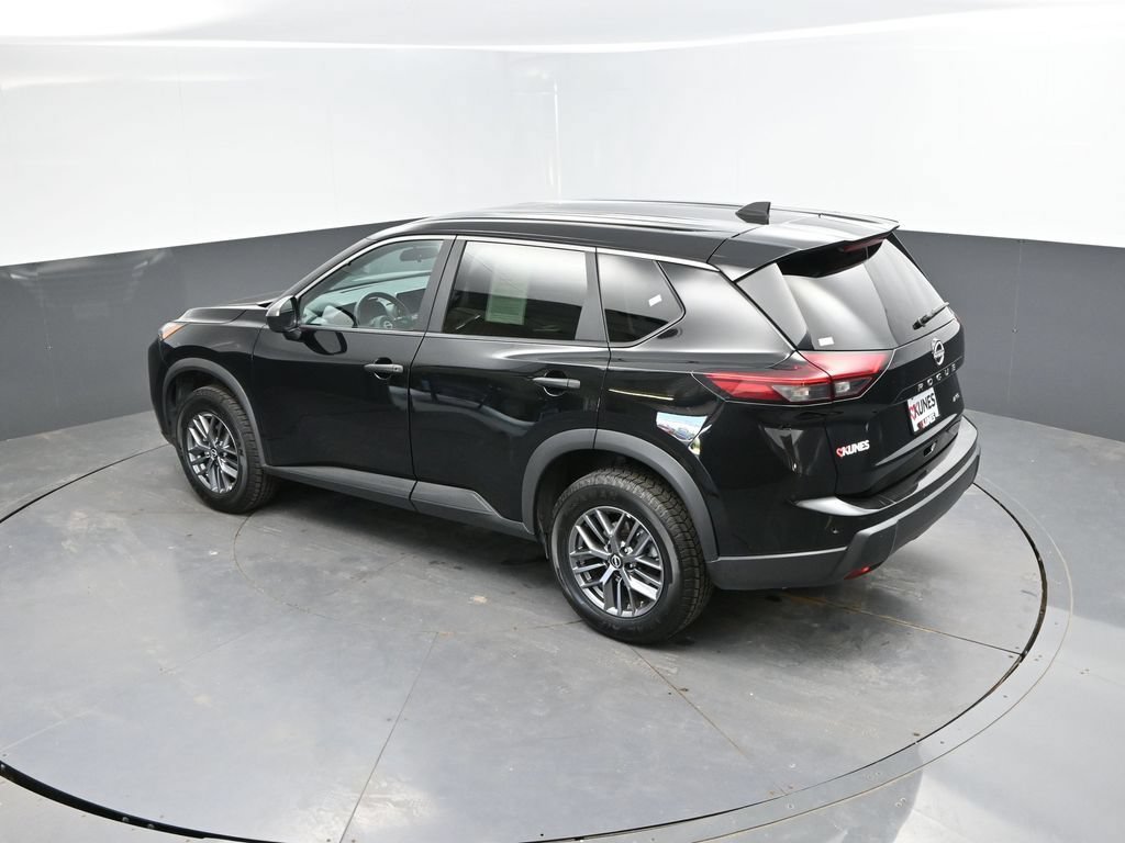 Used 2024 Nissan Rogue S AWD/4WD image 26