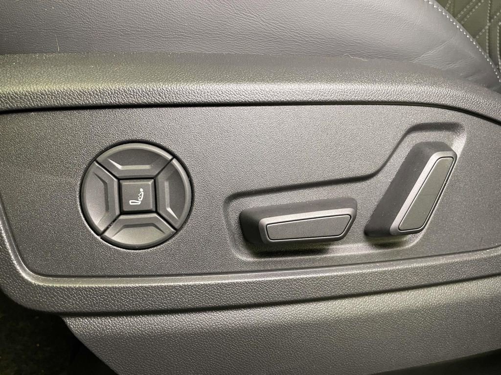 New 2025 Audi SQ5 Premium Plus image 17