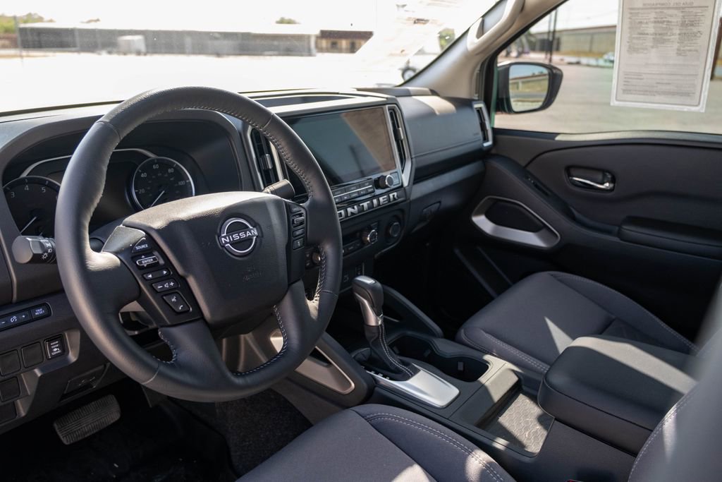 Used 2025 Nissan Frontier SV w/ SV Convenience Package image 13