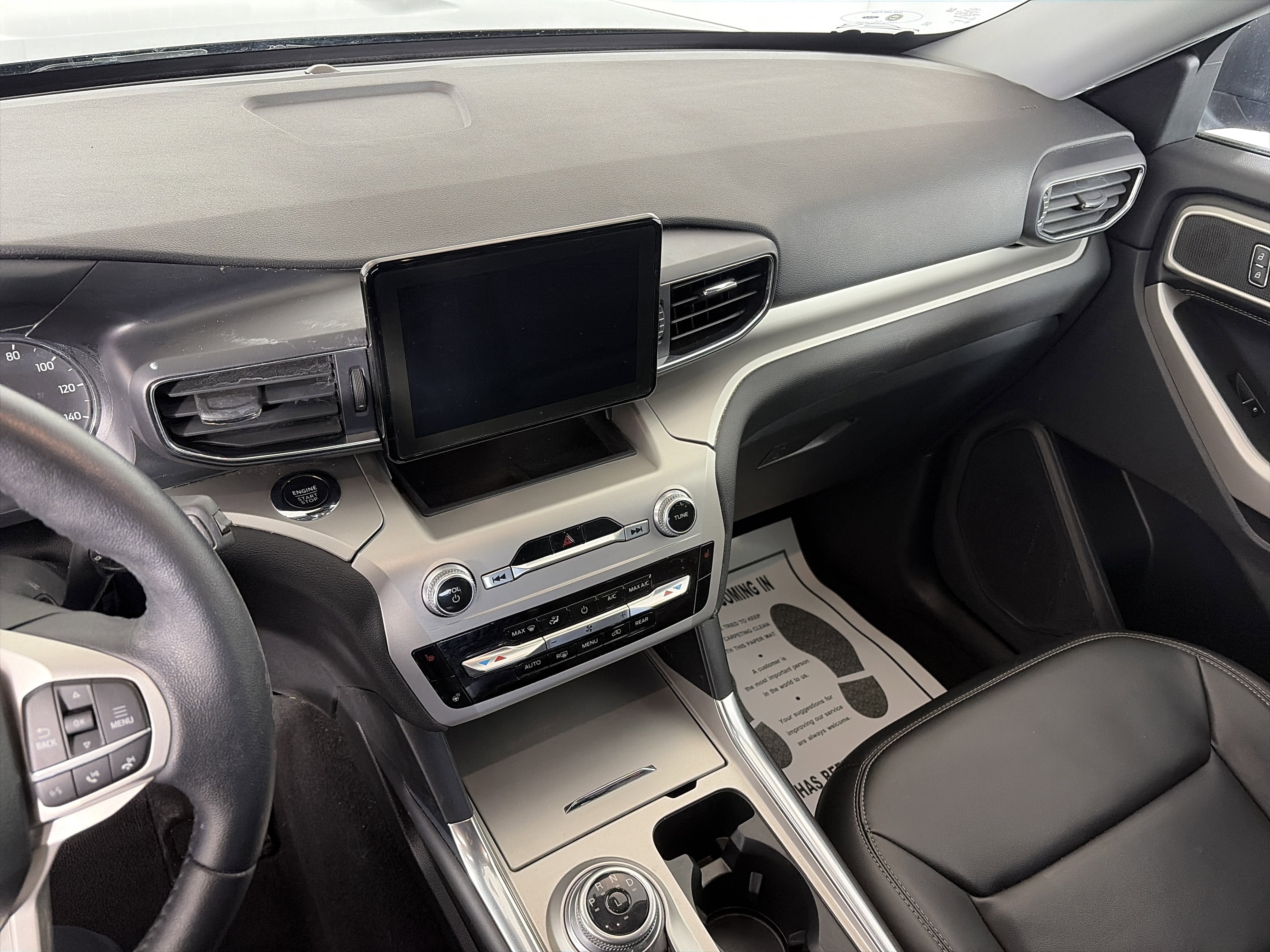 Used 2022 Ford Explorer XLT w/ Equipment Group 202A image 4