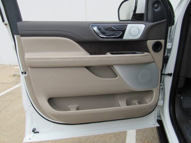 Used 2022 Lincoln Navigator Reserve image 16