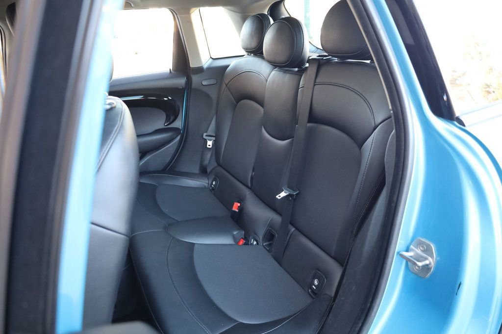 Used 2019 MINI Cooper 4-Door Hardtop image 18