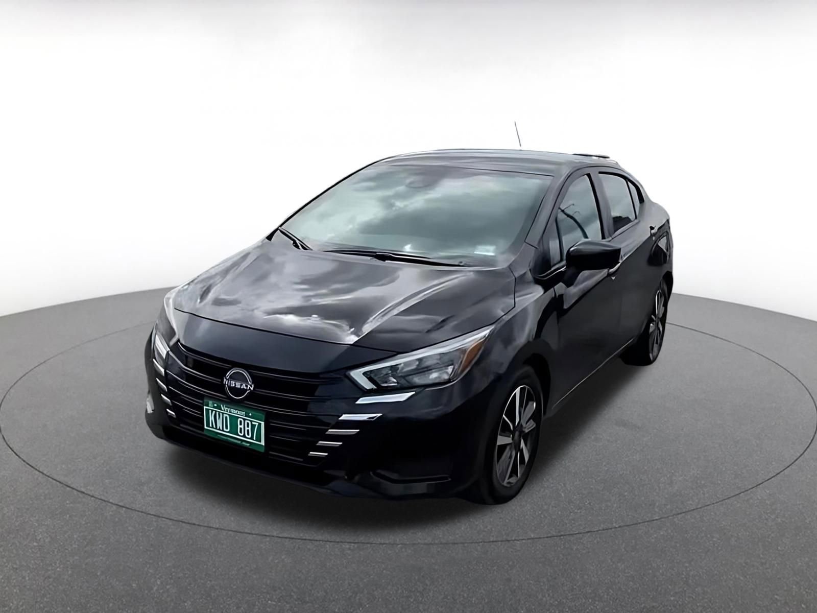 Used 2025 Nissan Versa SV FWD image 7