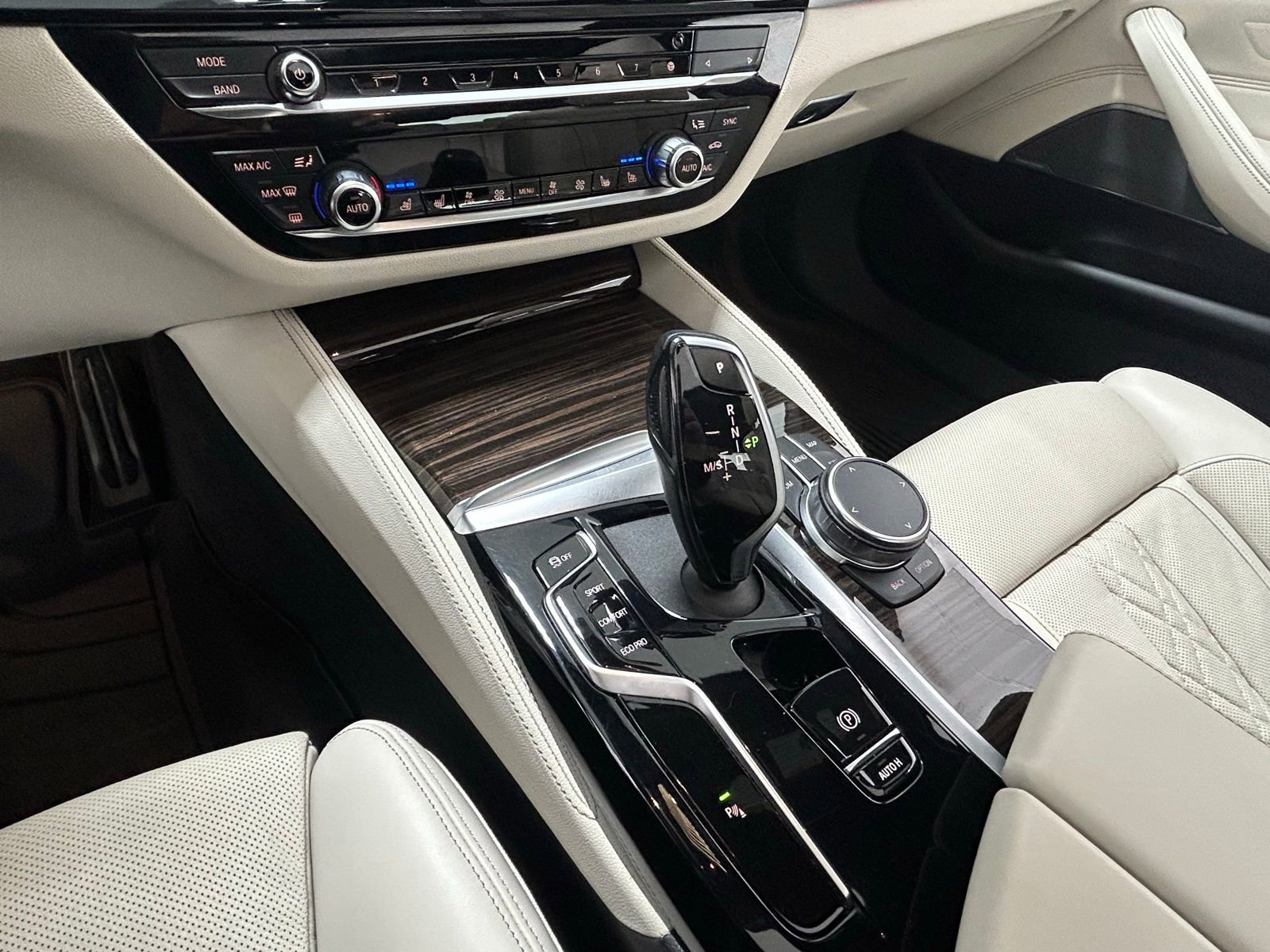 Used 2023 BMW 540i xDrive w/ M Sport Package image 22