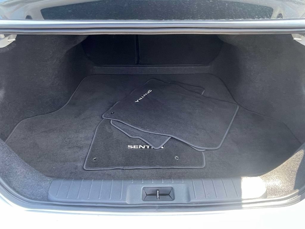 Used 2025 Nissan Sentra SR FWD image 9