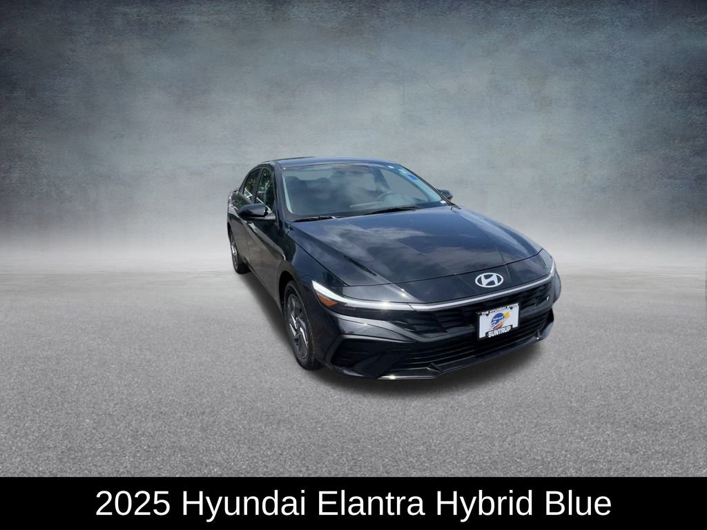 Used 2025 Hyundai Elantra Blue image 3