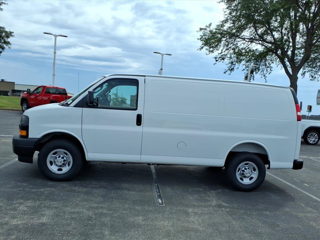 New 2026 Chevrolet Express 3500 w/ Driver Convenience Package RWD image 4