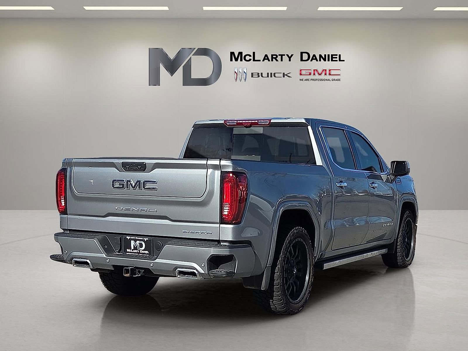 Used 2025 GMC Sierra 1500 Denali Ultimate image 5