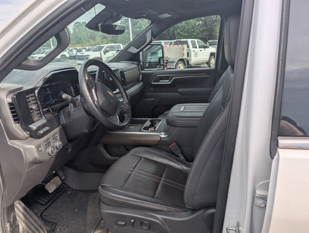 Used 2025 Chevrolet Silverado 3500 High Country w/ High Country Premium Package AWD/4WD image 17