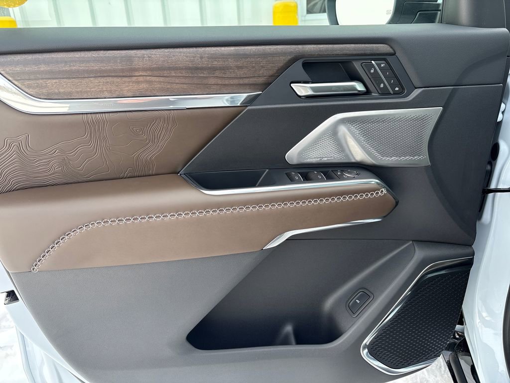 New 2026 GMC Acadia Denali Ultimate w/ LPO, Floor Liner Package image 12