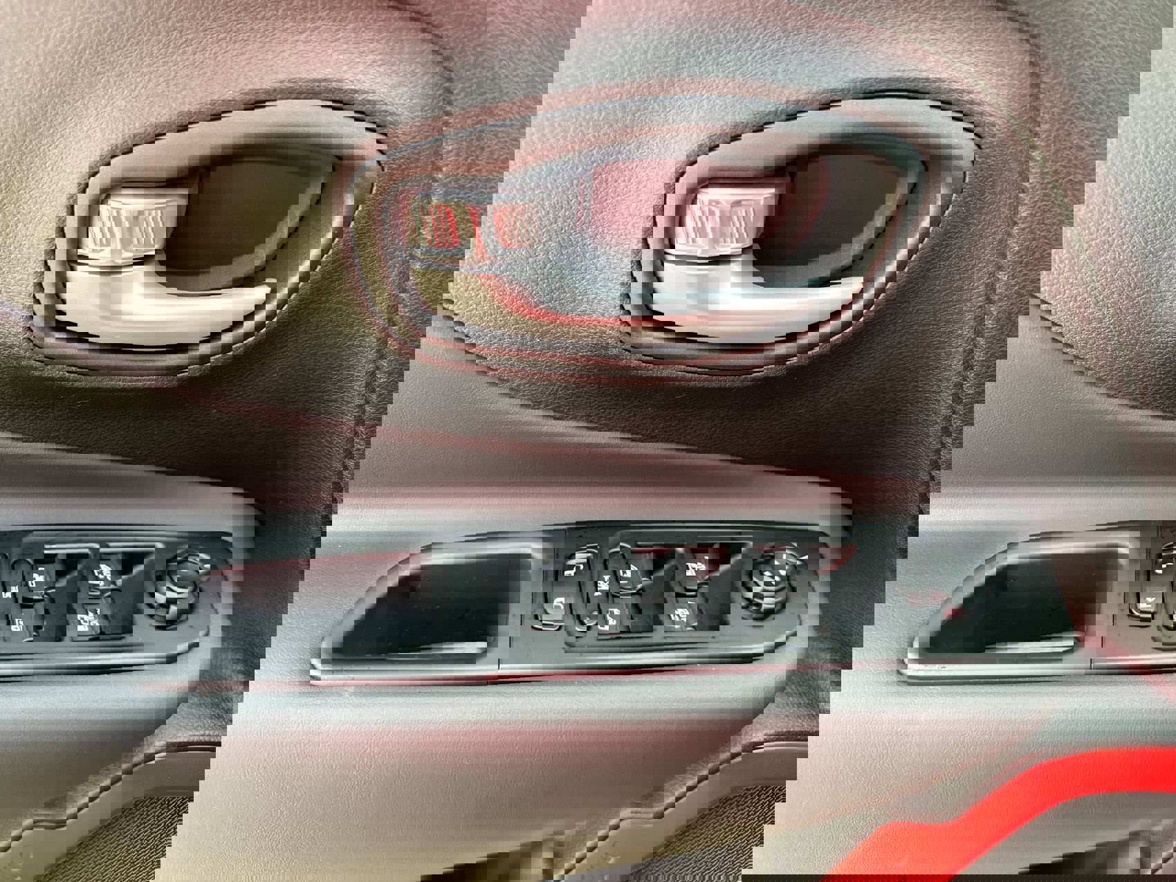 Used 2023 Jeep Renegade Trailhawk image 13