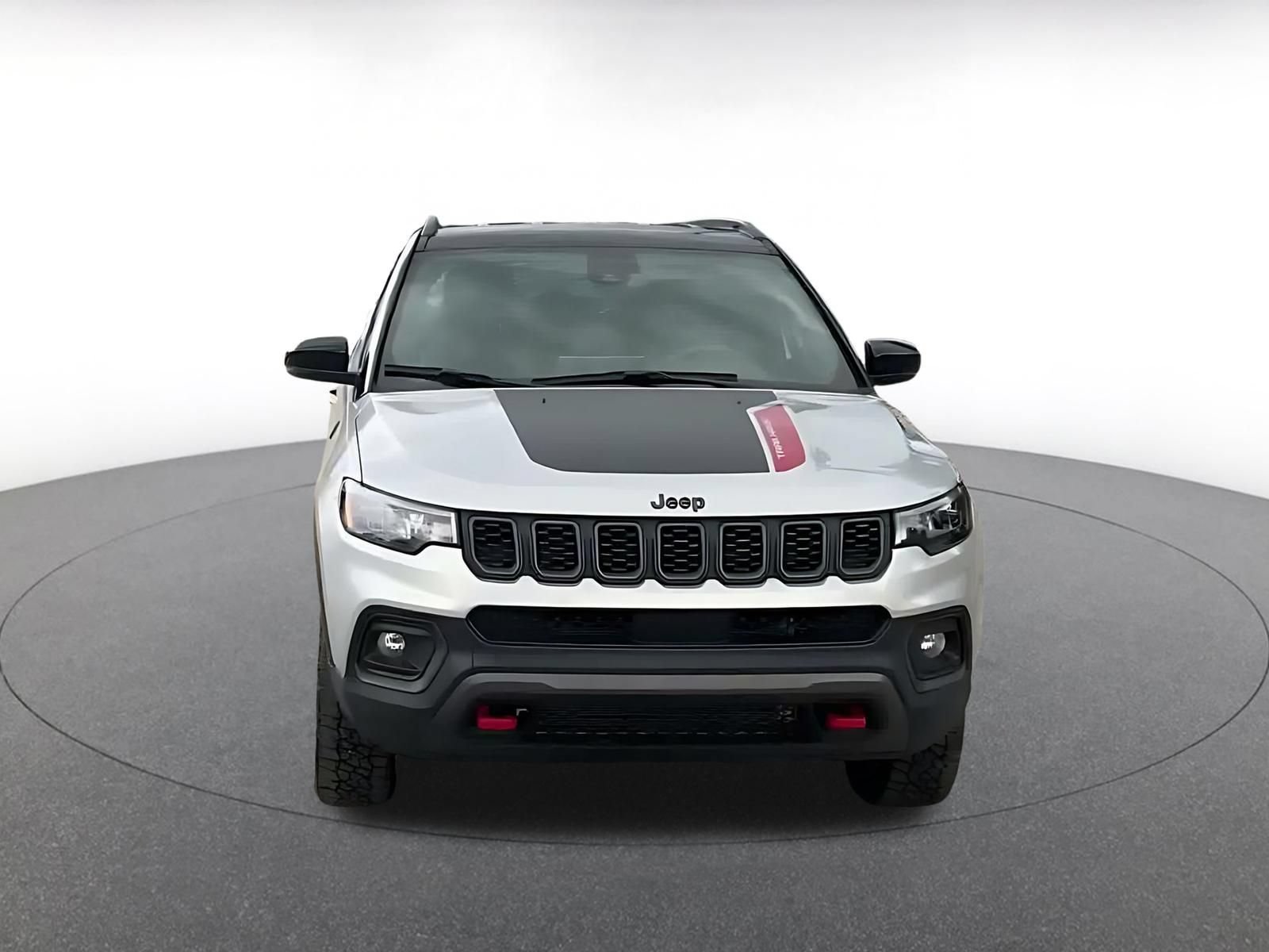 Used 2025 Jeep Compass Trailhawk AWD/4WD image 4