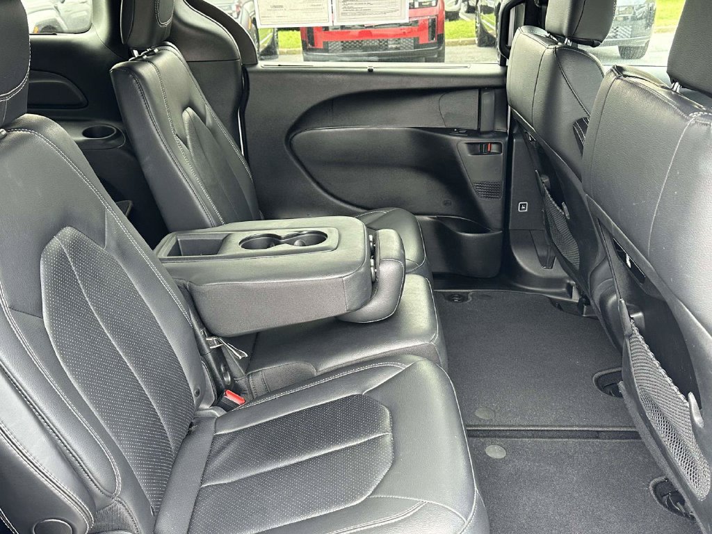 Used 2019 Chrysler Pacifica Touring-L w/ Advanced Safetytec Group FWD image 11