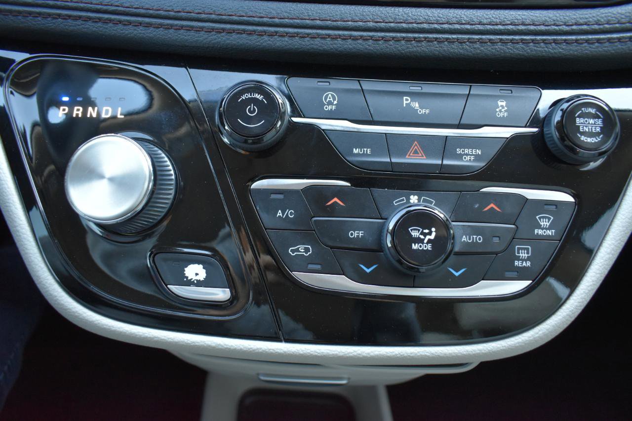 Used 2020 Chrysler Pacifica Limited image 22