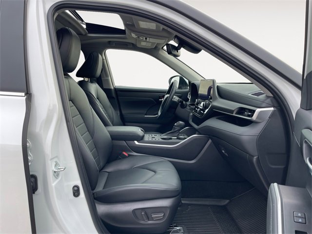 Used 2023 Toyota Highlander XLE image 15