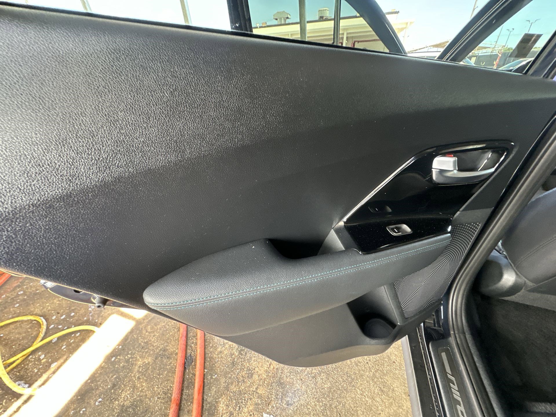 Used 2022 Kia Niro EX Premium w/ Cold Weather Package image 31