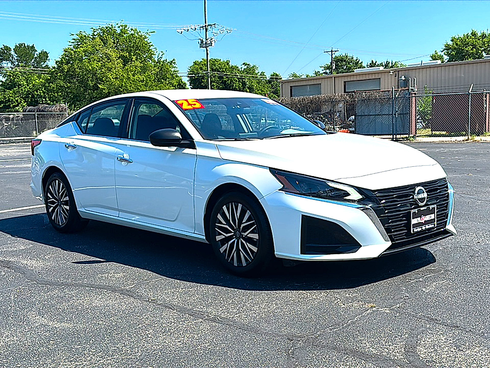 Used 2025 Nissan Altima 2.5 SV FWD image 10