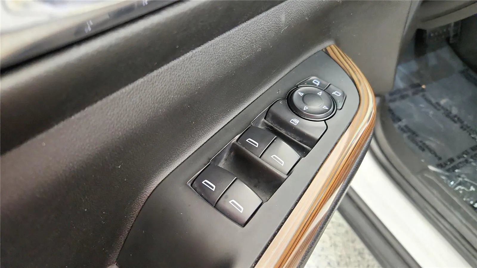 Used 2017 GMC Acadia SLE FWD image 29