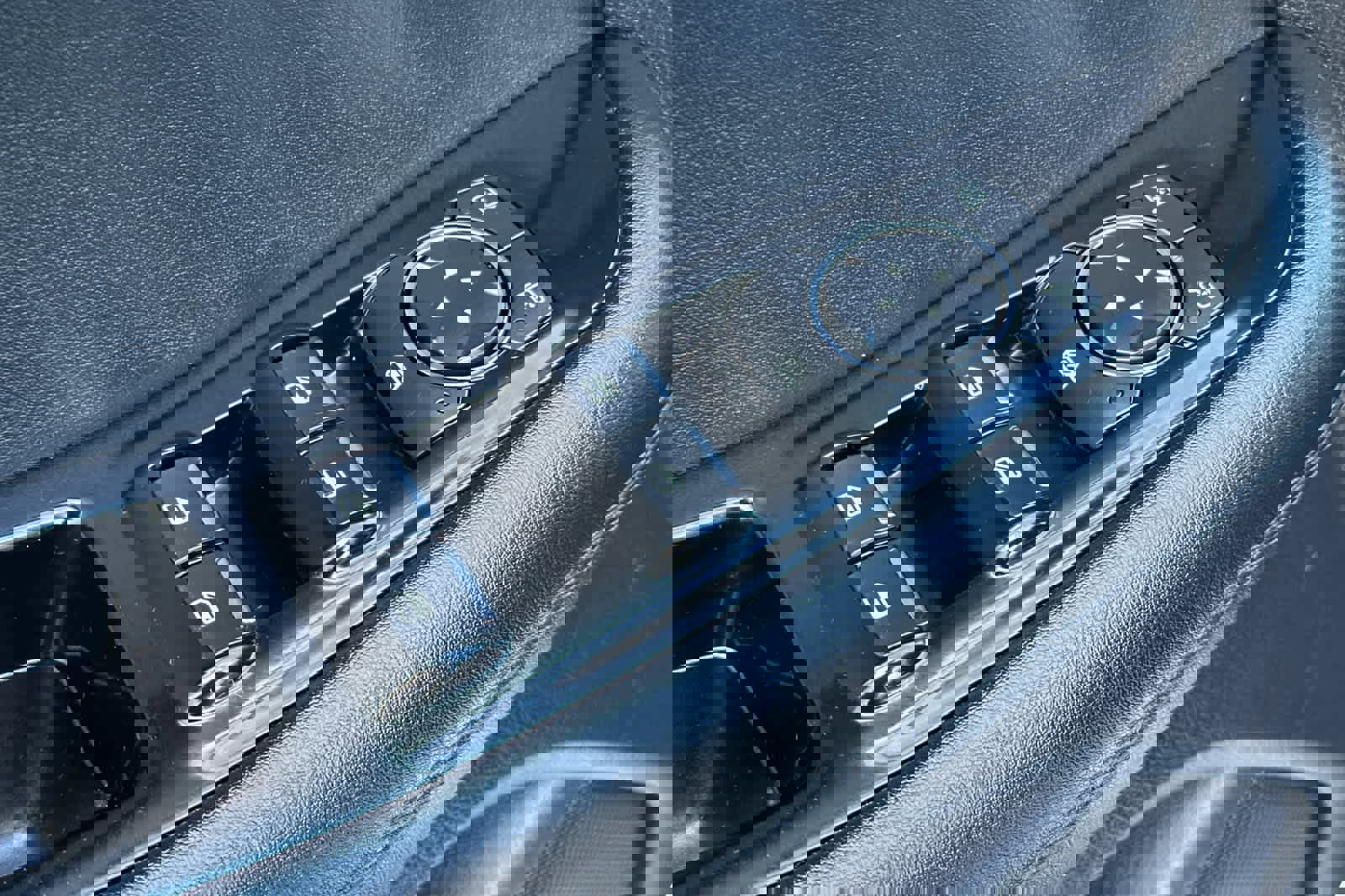 Used 2020 Ford Edge SEL image 13