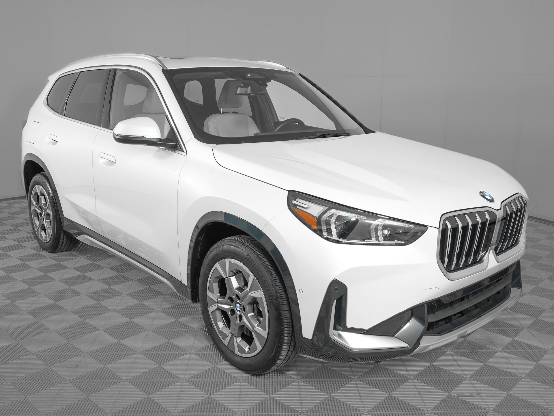 Used 2025 BMW X1 xDrive28i image 3