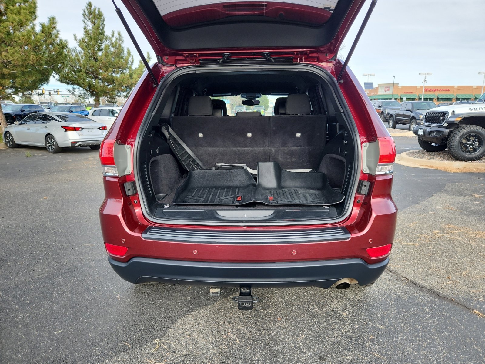 Used 2019 Jeep Grand Cherokee Laredo w/ 18" Wheel & 8.4" Radio Group image 34