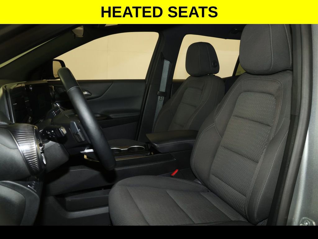 Used 2025 Chevrolet Equinox LT image 3