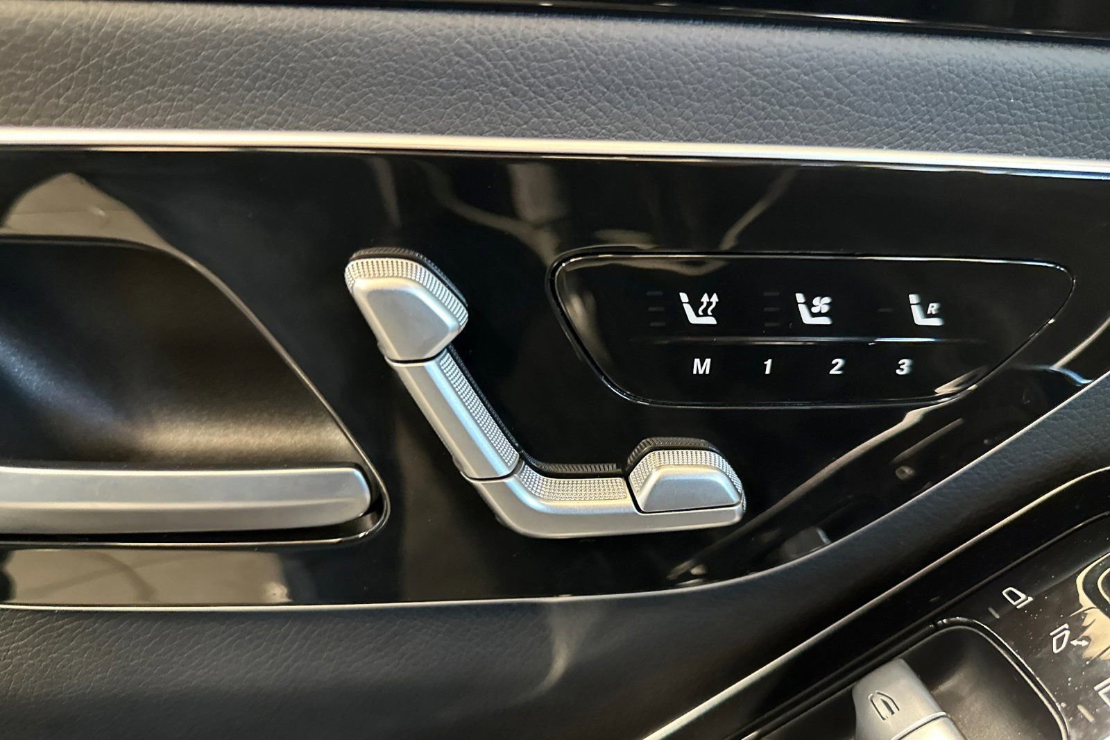 Used 2026 Mercedes-Benz S 500 4MATIC image 12