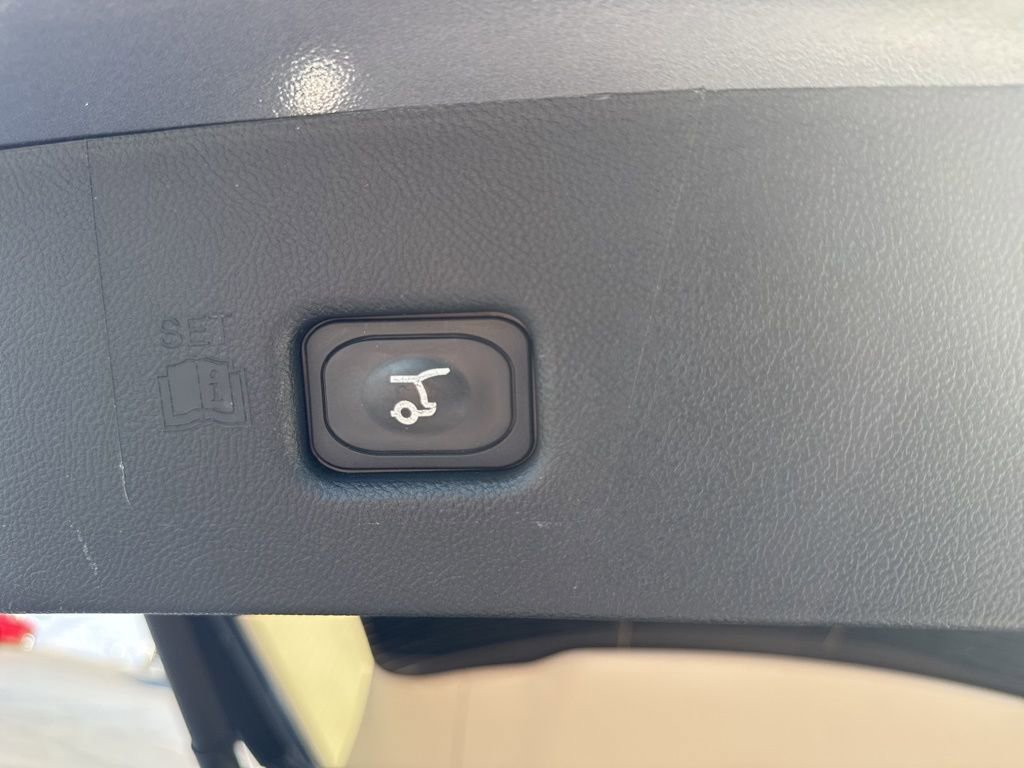 Used 2022 Lincoln Nautilus Reserve w/ Equipment Group 201A image 8