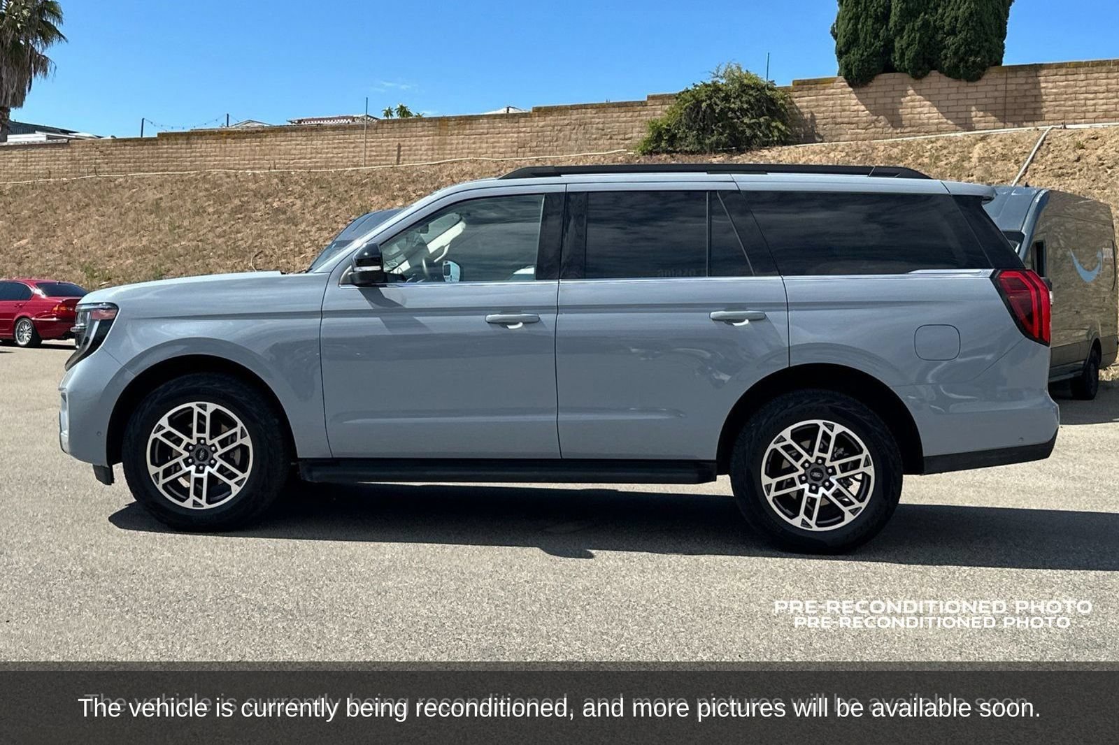 Used 2025 Ford Expedition Active AWD/4WD image 3