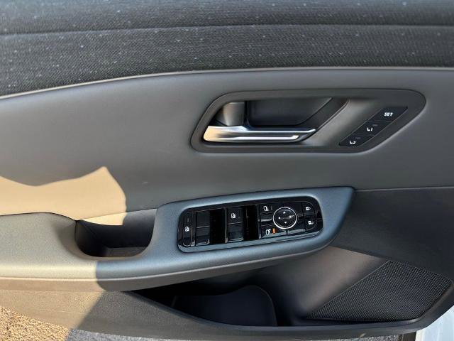 New 2026 Nissan Leaf Platinum+ w/ Cargo Package (Platinum+) image 19