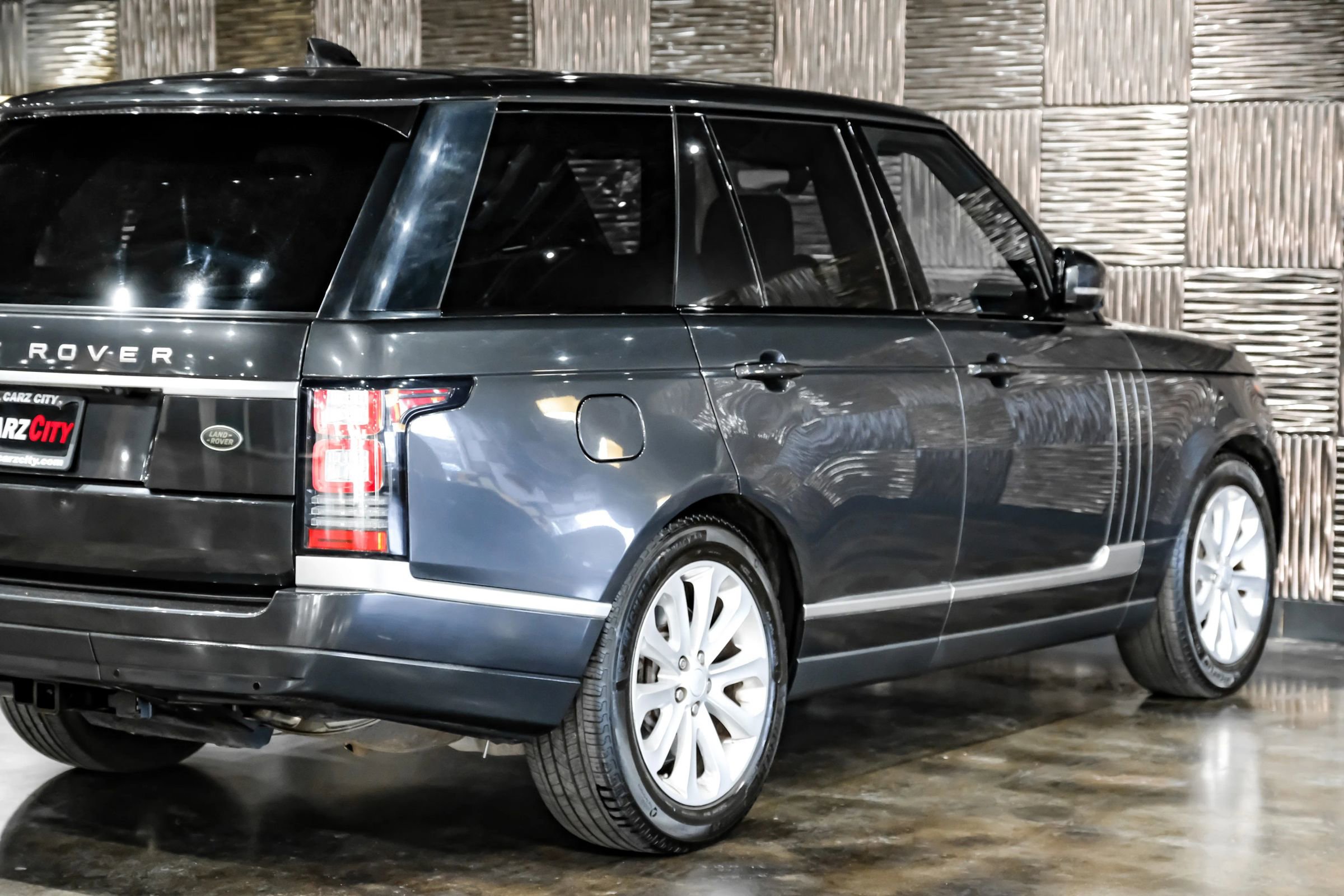 Used 2017 Land Rover Range Rover HSE image 14