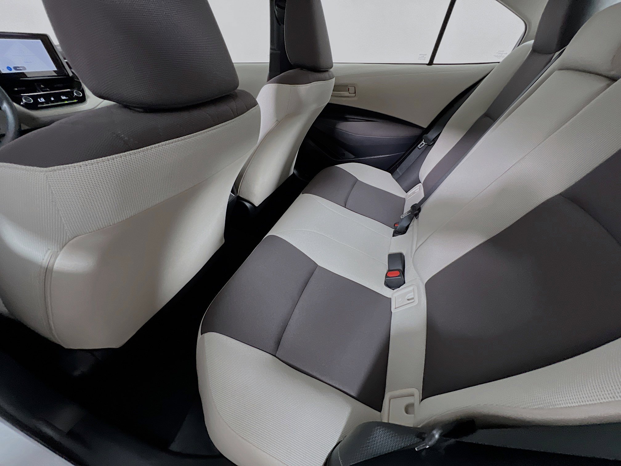 Used 2025 Toyota Corolla LE FWD image 28