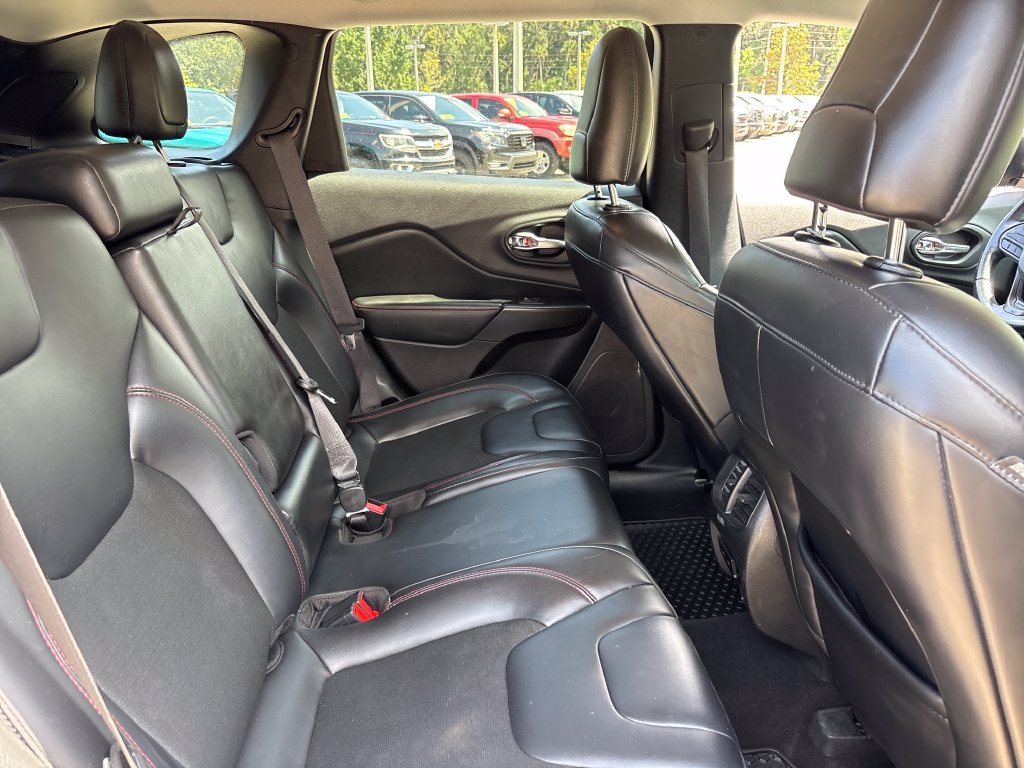 Used 2020 Jeep Cherokee Trailhawk AWD/4WD image 29