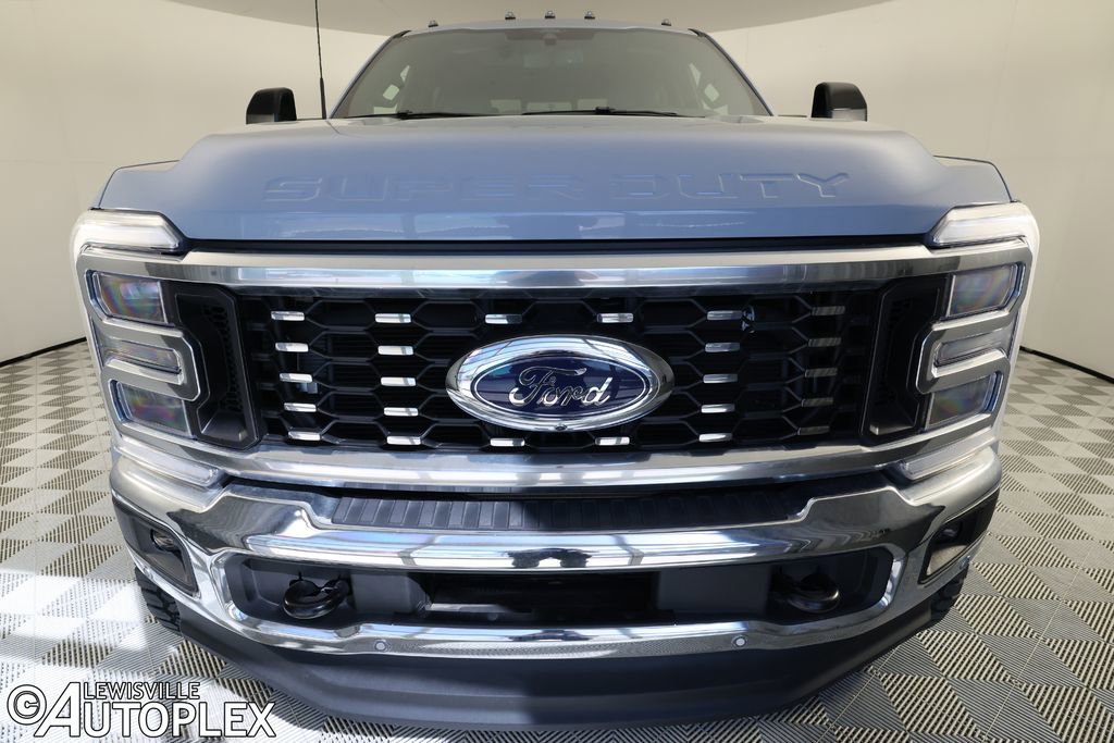 Used 2025 Ford F450 Platinum w/ FX4 Off-Road Package image 2