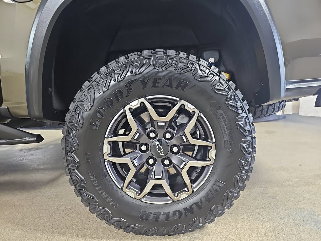 Certified 2025 Chevrolet Colorado ZR2 w/ Technology Package AWD/4WD image 38