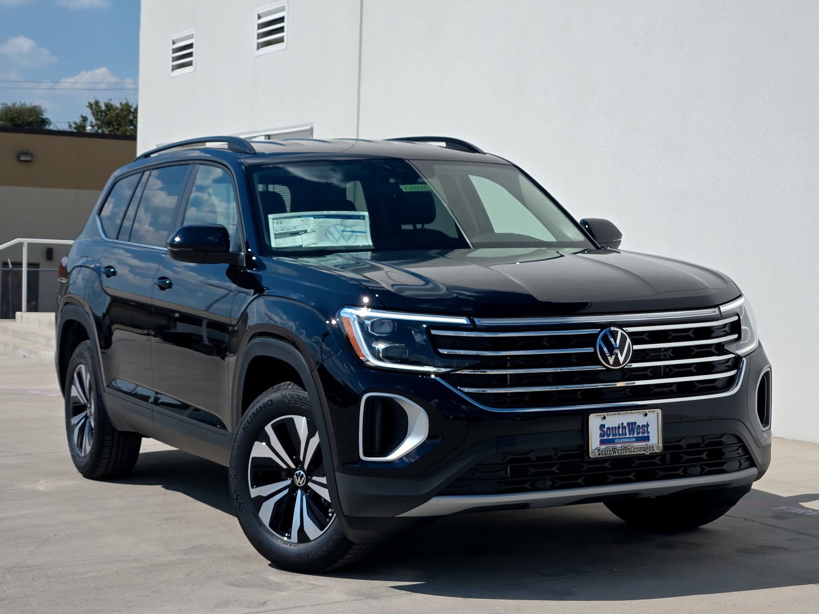 New 2026 Volkswagen Atlas SE image 2