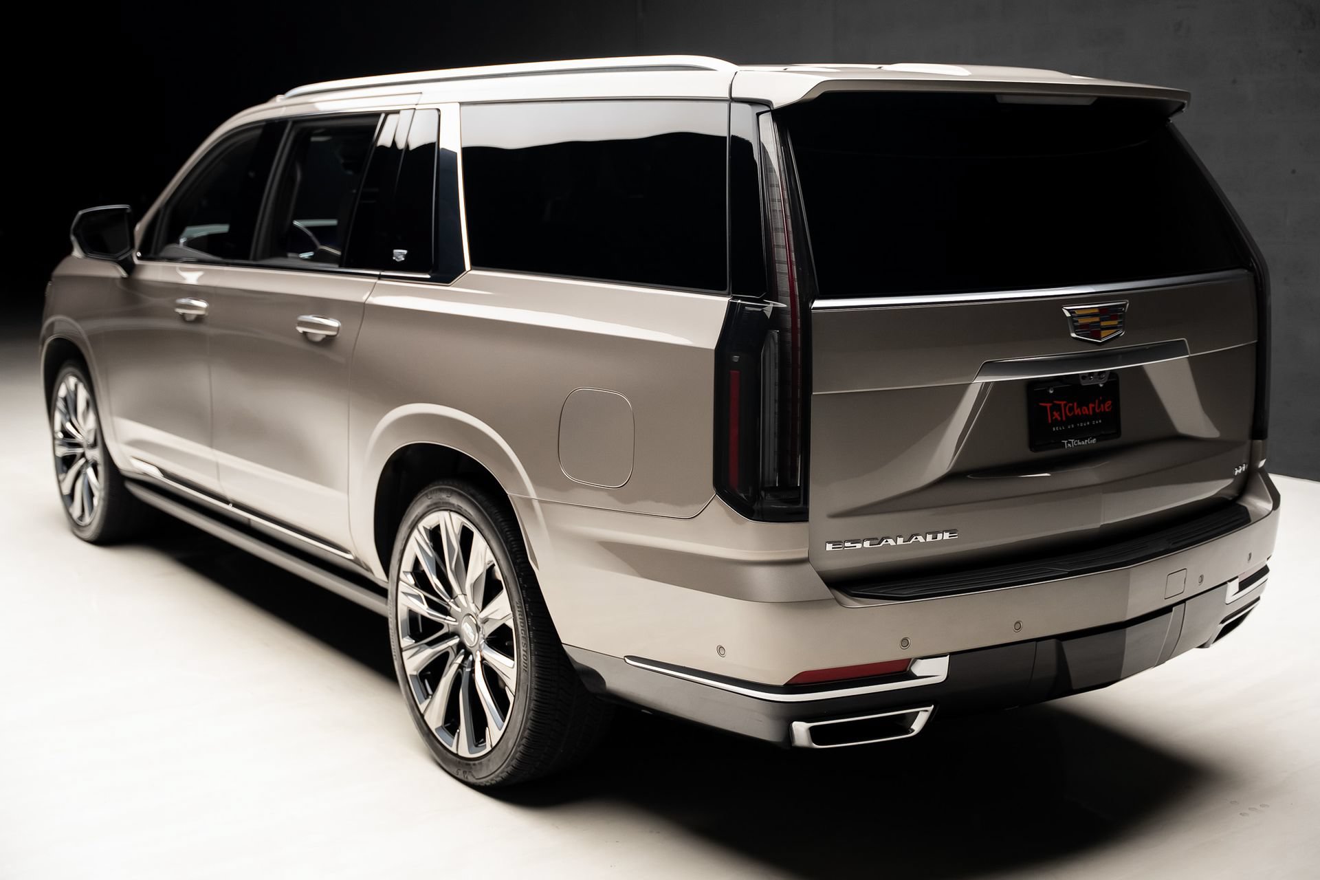 Used 2025 Cadillac Escalade ESV Premium Luxury Platinum AWD/4WD image 25