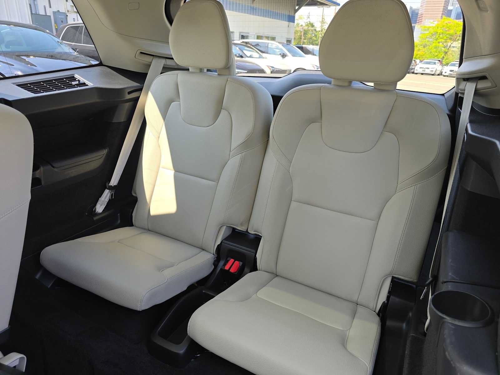 Certified 2023 Volvo XC90 T8 Plus AWD/4WD image 18