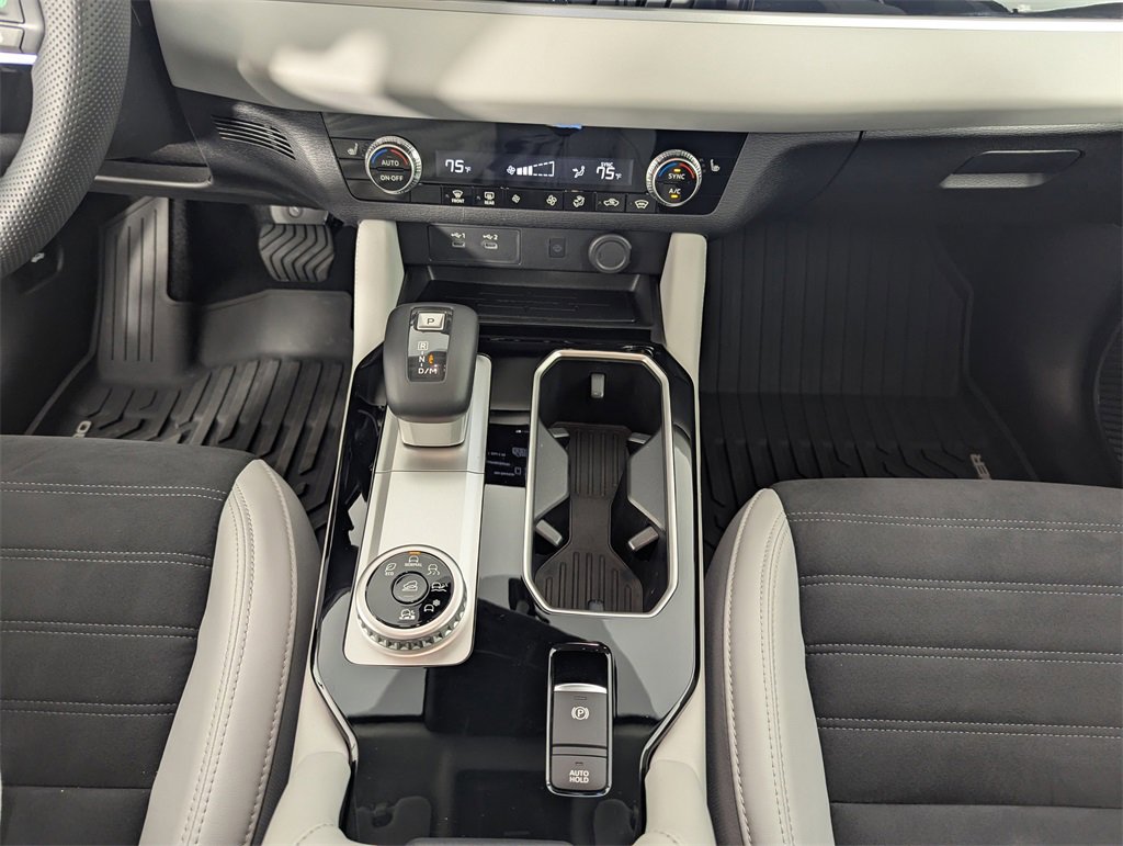 Used 2025 Mitsubishi Outlander SE image 27