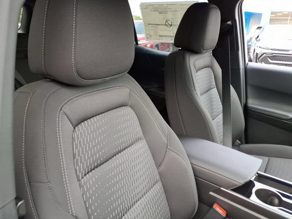 New 2027 Chevrolet Equinox LT w/ Safety and Technology Package FWD image 18