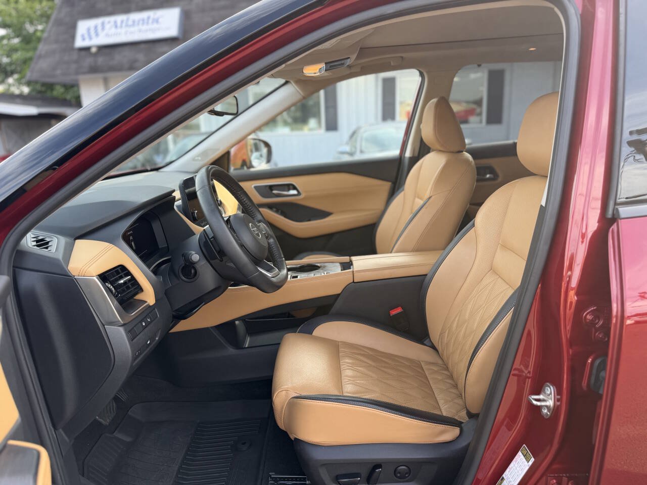 Used 2021 Nissan Rogue Platinum FWD image 11