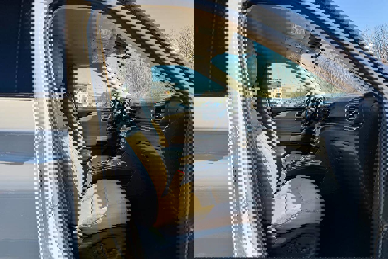 Used 2023 Ford Explorer XLT w/ Equipment Group 202A image 11