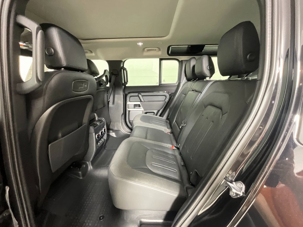 Used 2021 Land Rover Defender 110 SE image 26