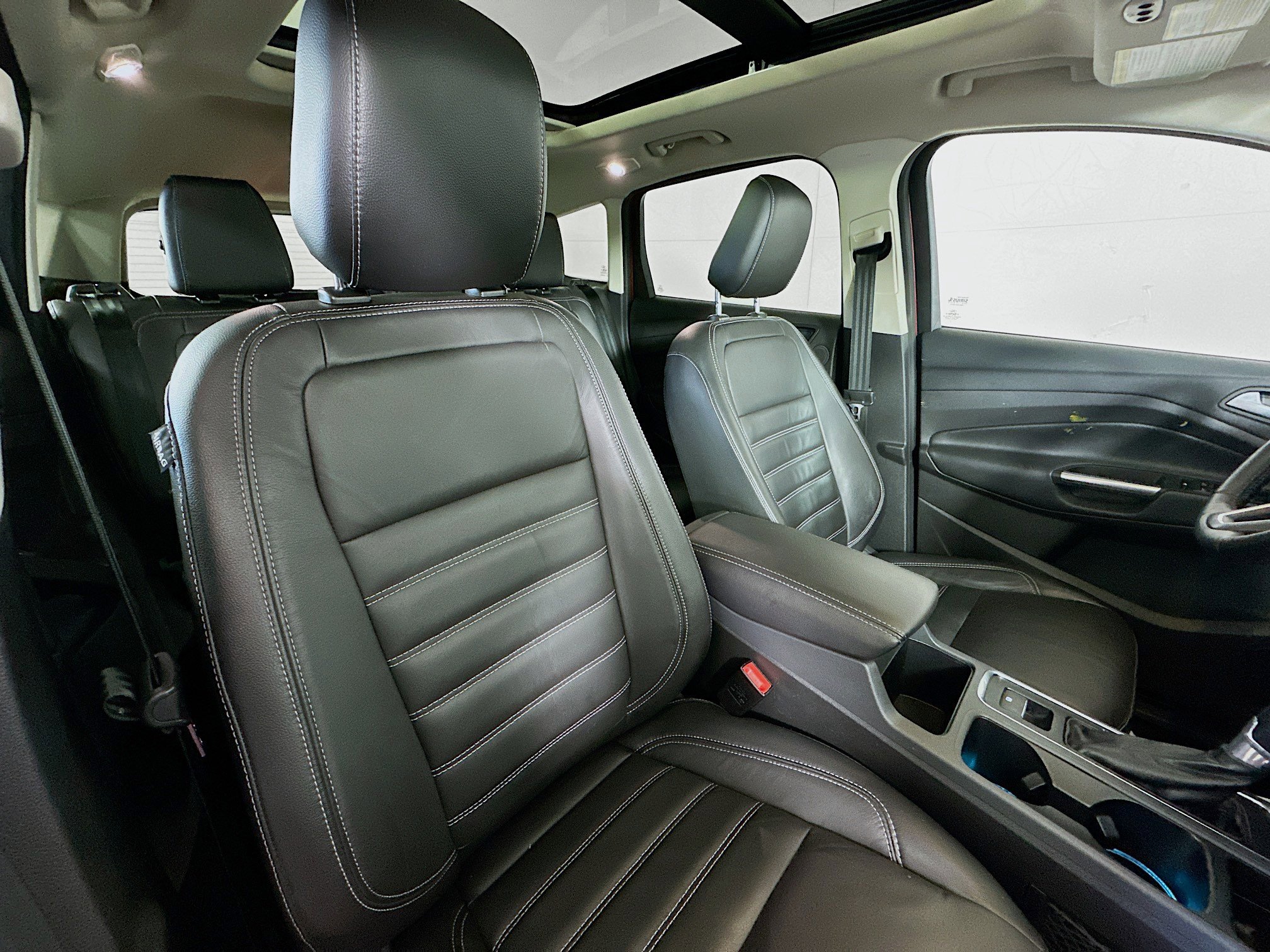 Used 2018 Ford Escape Titanium image 27