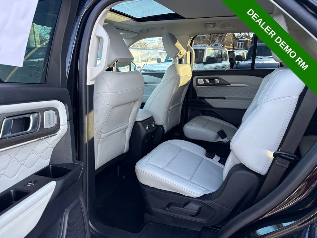 Used 2025 Ford Explorer Platinum w/ LUX Leather Package image 15