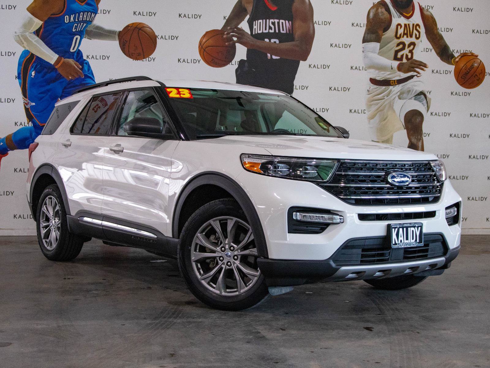 Used 2023 Ford Explorer XLT w/ Equipment Group 202A image 2