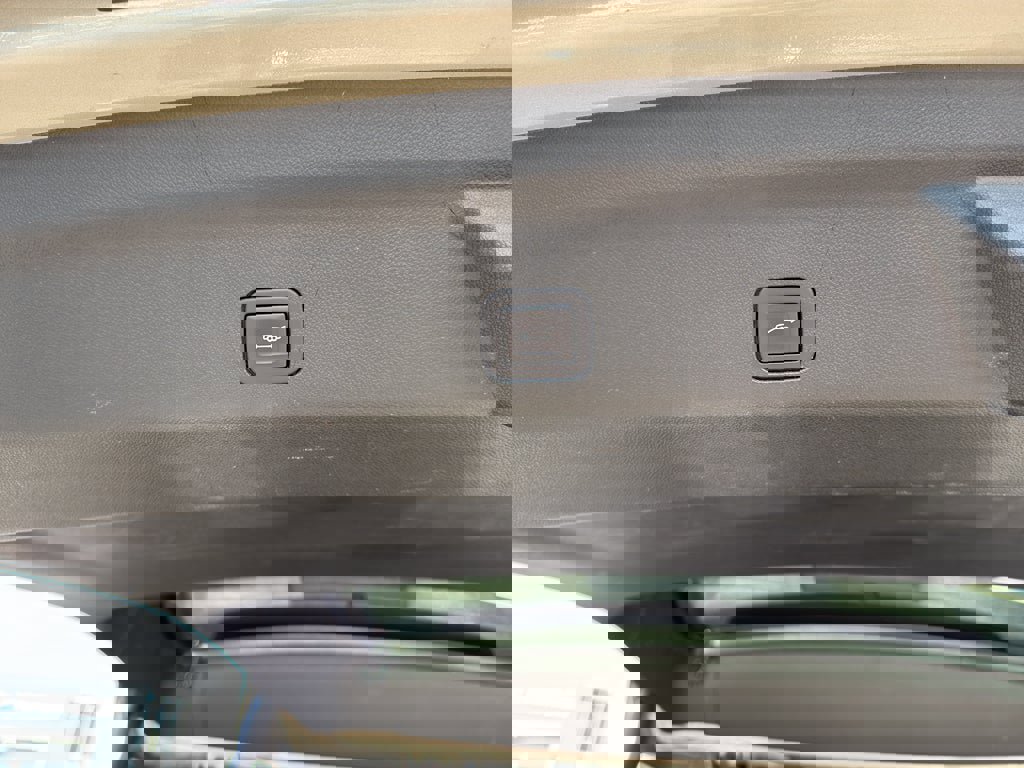 Used 2024 Chevrolet Suburban LT image 29