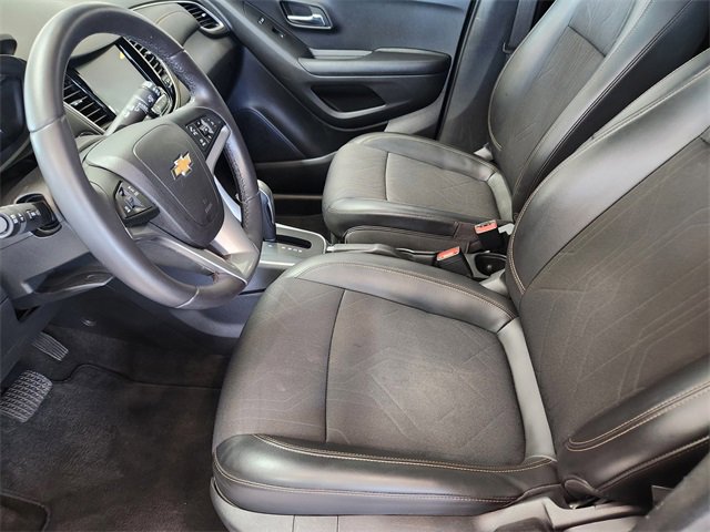 Used 2022 Chevrolet Trax LT w/ LT Convenience Package image 8