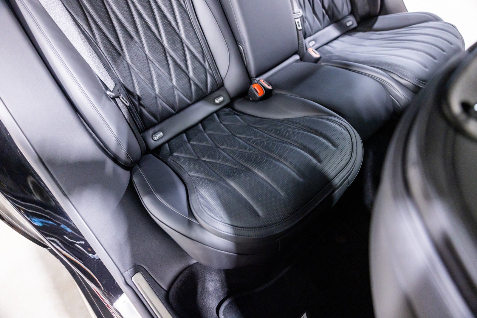 Used 2024 Mercedes-Benz S 63 AMG S w/ AMG Night Package image 33