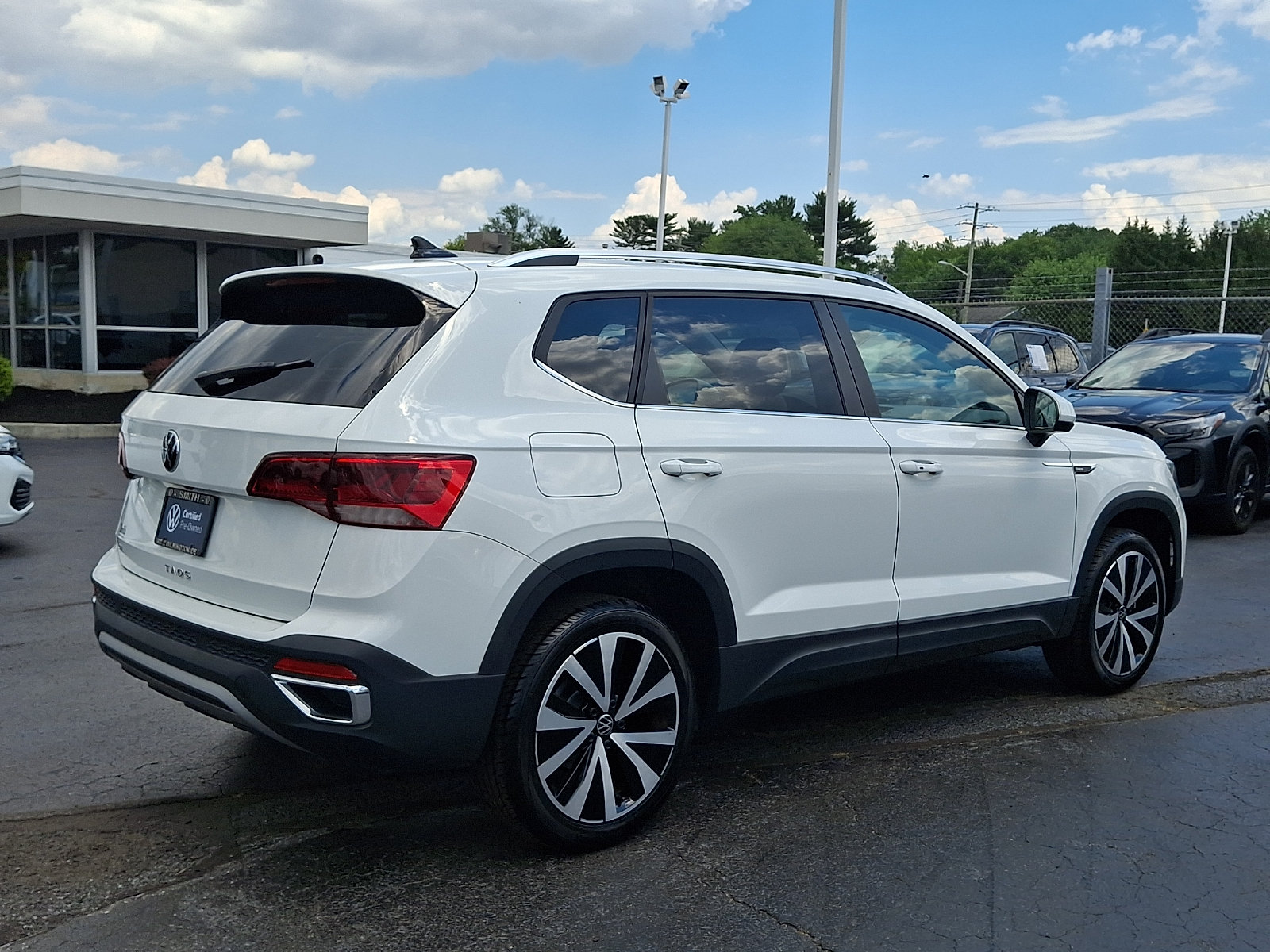 Certified 2023 Volkswagen Taos SE FWD image 6